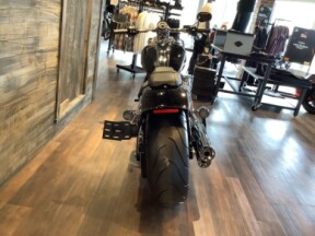 Harley-Davidson<sup>®</sup> Breakout<sup>®</sup> 2025 FXBR S10-25 Vivid Black thumb 0