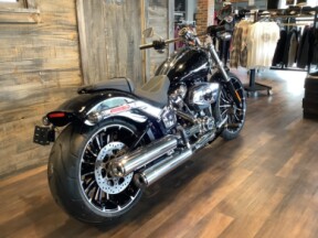 Harley-Davidson<sup>®</sup> Breakout<sup>®</sup> 2025 FXBR S10-25 Vivid Black thumb 1