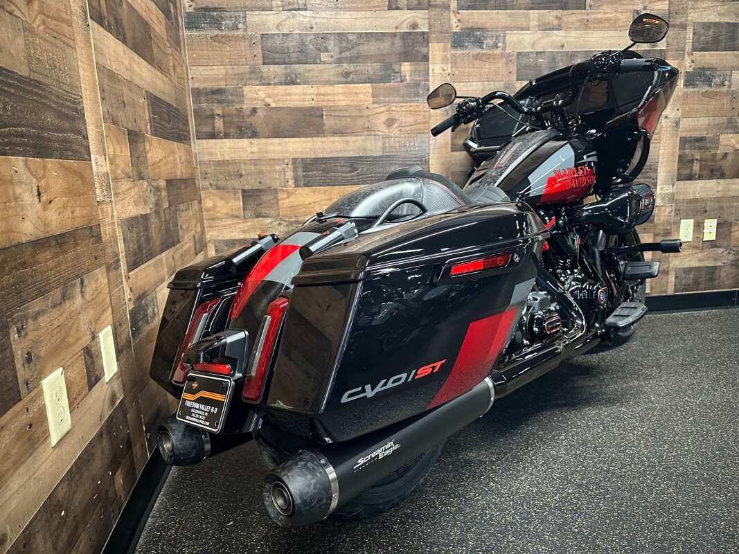 2025 Harley-Davidson CVO Road Glide ST Hot Lap FLTRXSTSE - Photo 2