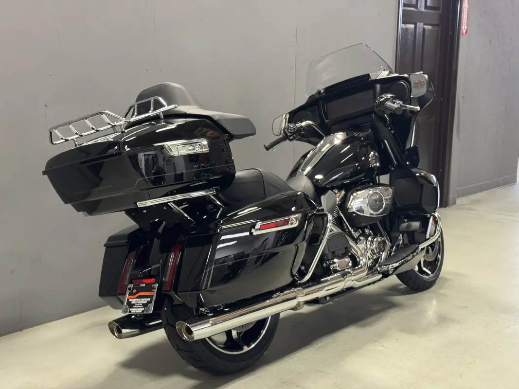 FLHXU 2025 Street Glide Ultra - Photo 5