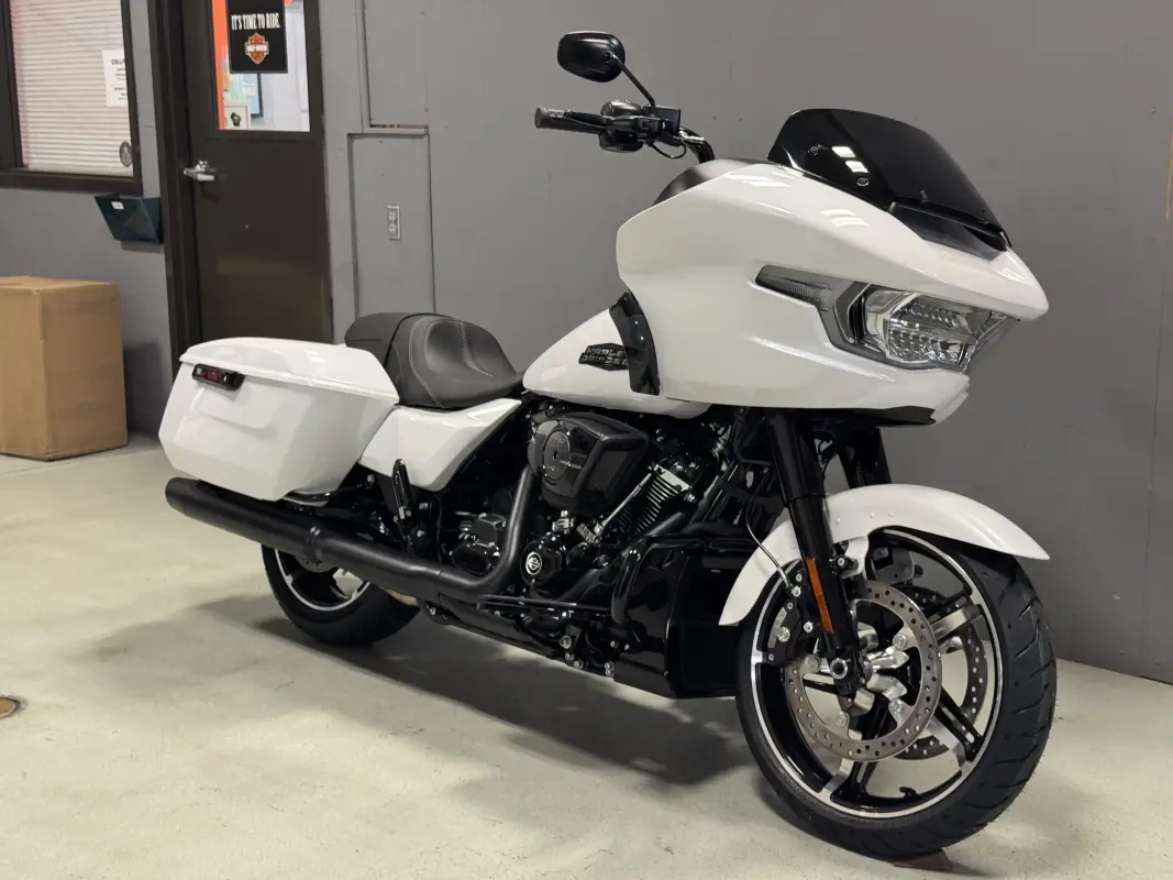 FLTRX 2025 Road Glide - Photo 3