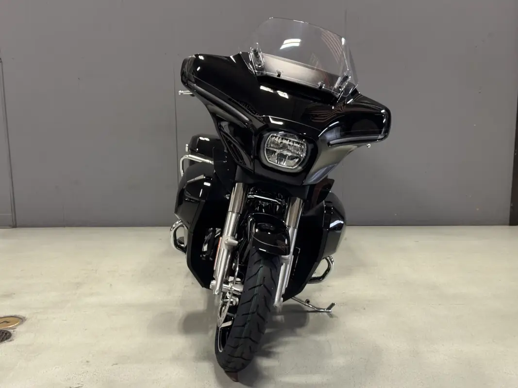 FLHXU 2025 Street Glide Ultra - Photo 8