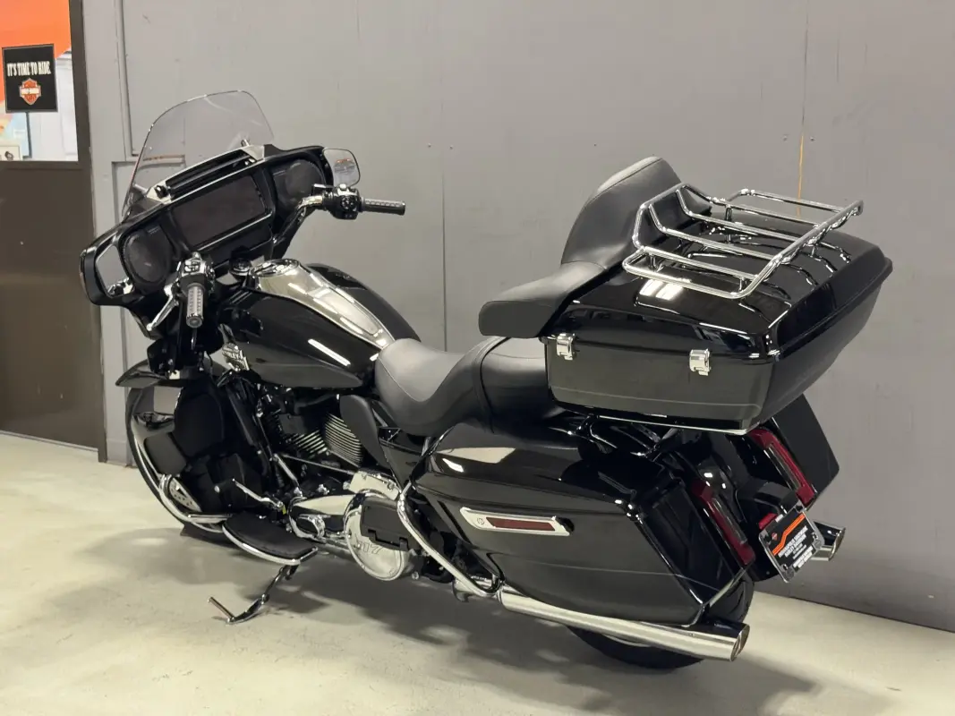 FLHXU 2025 Street Glide Ultra - Photo 6
