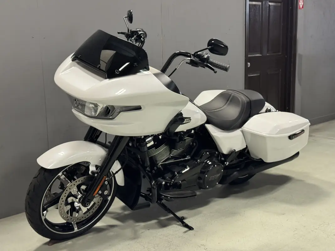 FLTRX 2025 Road Glide - Photo 4