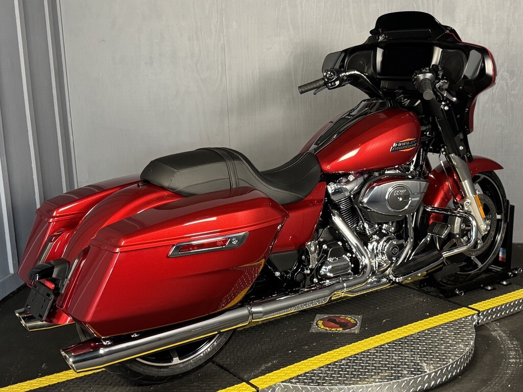 2025 Harley-Davidson Street Glide FLHX BRILLIANT RED - Photo 8