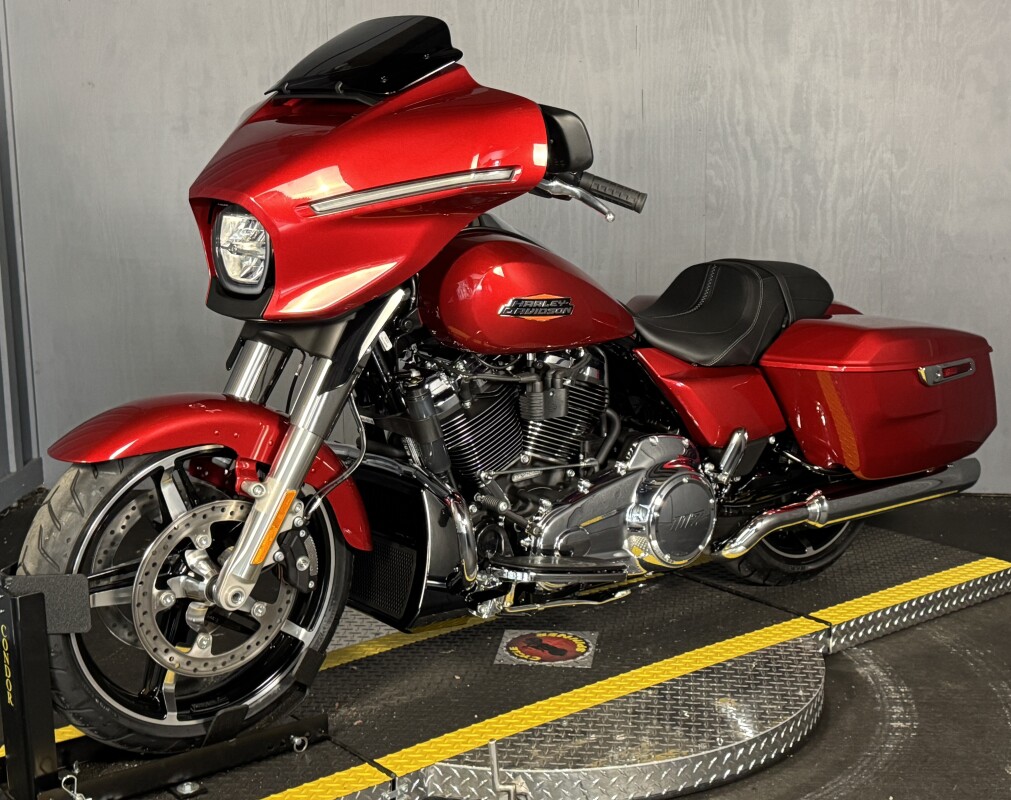 2025 Harley-Davidson Street Glide FLHX BRILLIANT RED - Photo 9