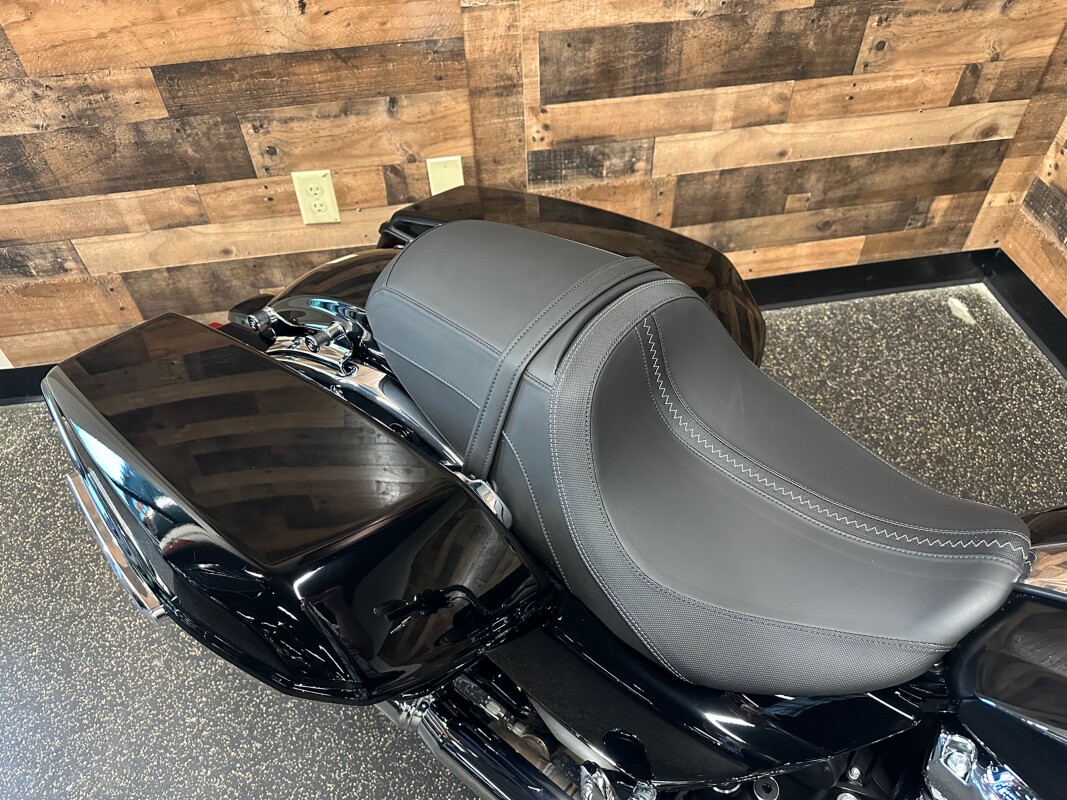 2025 Harley-Davidson Road Glide Vivid Black FLTRX - Photo 5