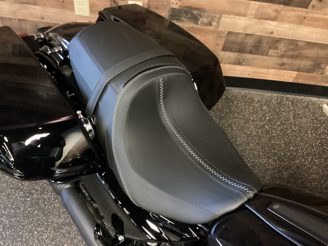 2025 Harley-Davidson Street Glide Vivid Black FLHX - Photo 5