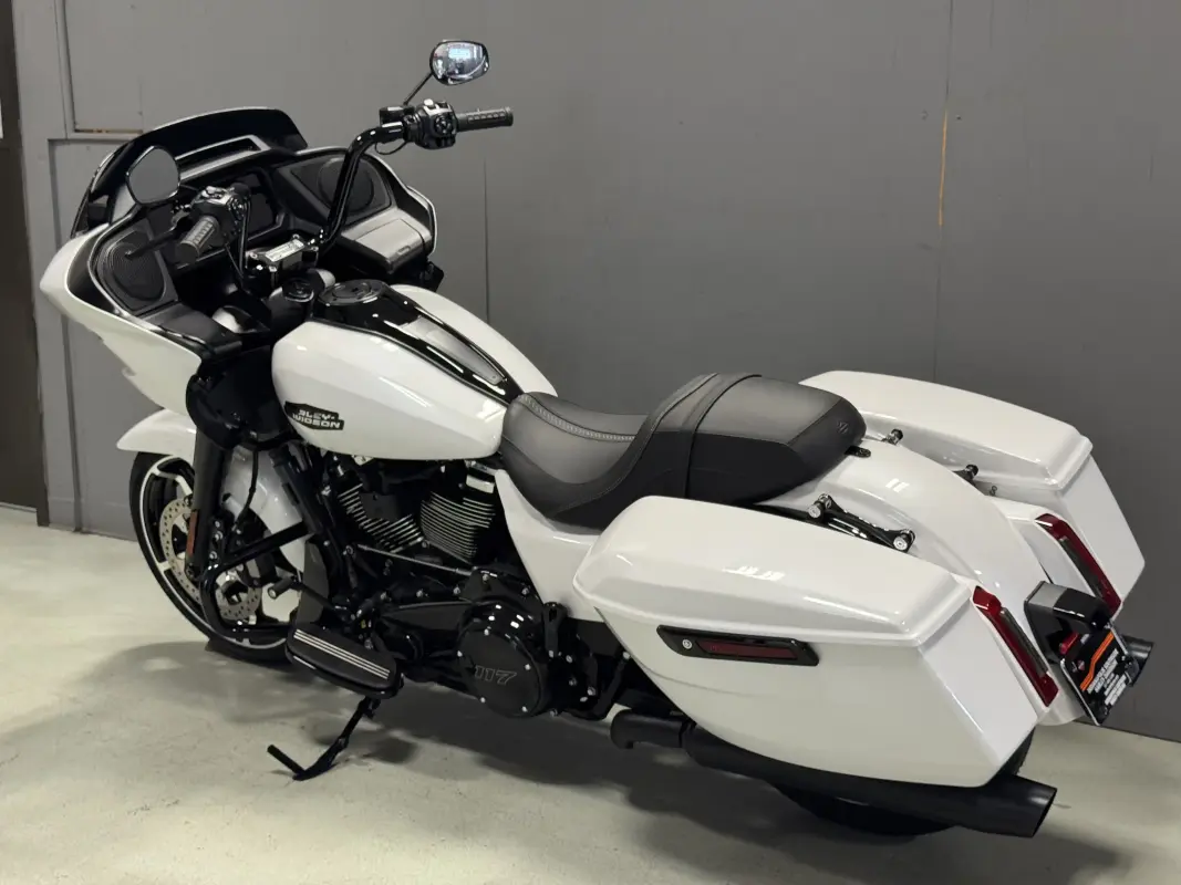 FLTRX 2025 Road Glide - Photo 6