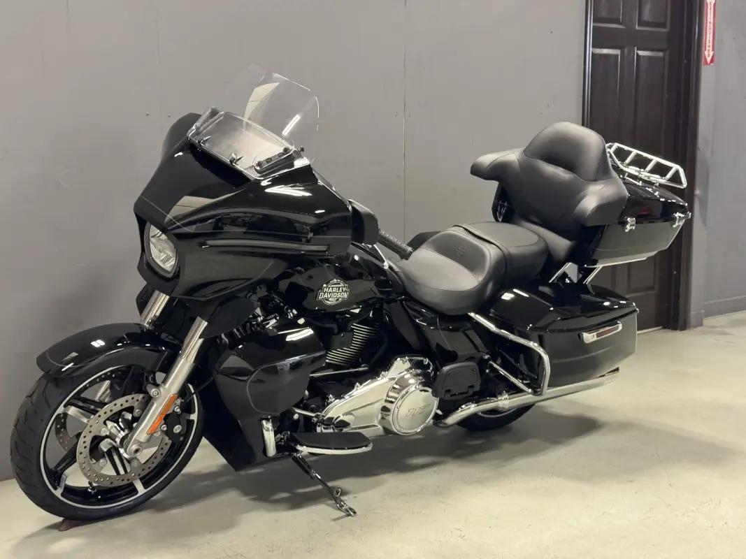 FLHXU 2025 Street Glide Ultra - Photo 4