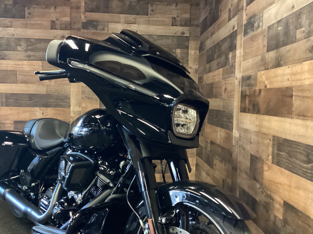 2025 Harley-Davidson Street Glide Vivid Black FLHX - Photo 4