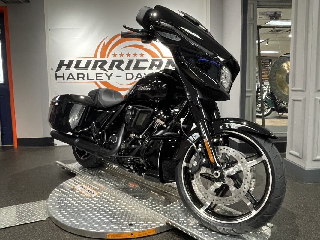 2025 Harley-Davidson Street Glide – Signature Touring Style - Photo 2