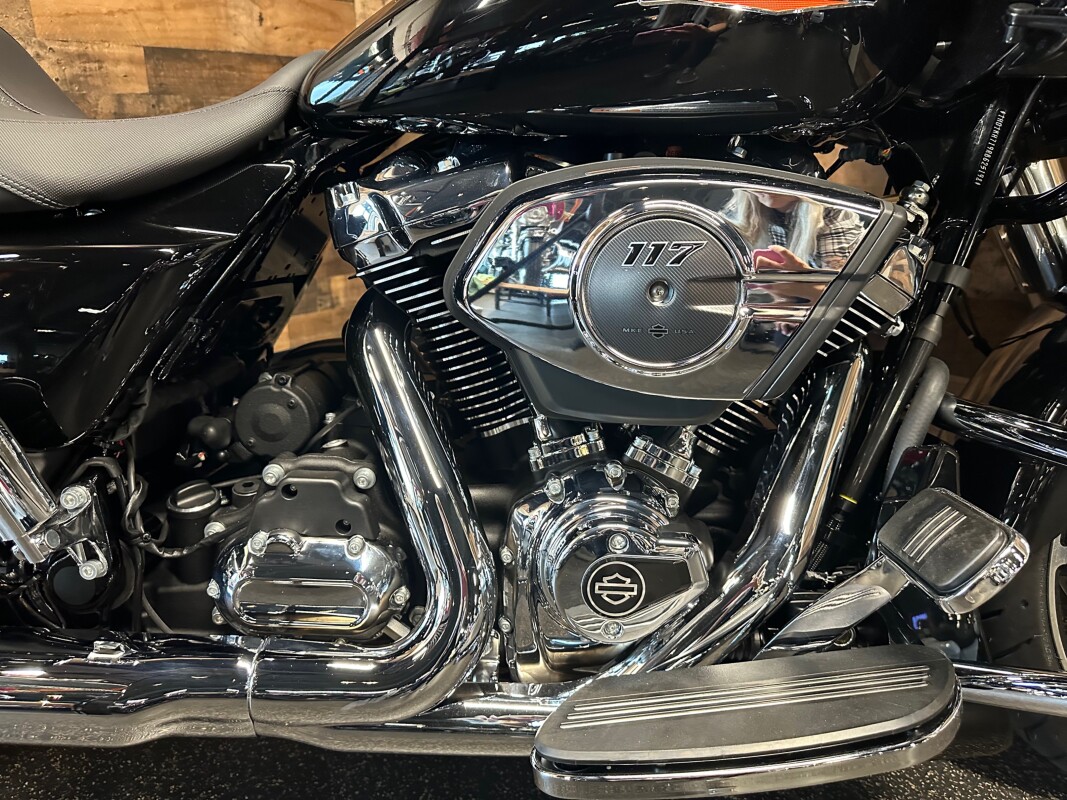 2025 Harley-Davidson Road Glide Vivid Black FLTRX - Photo 9