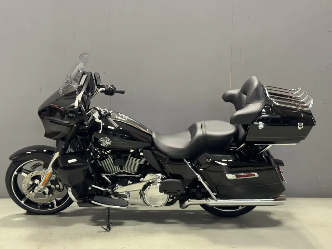 FLHXU 2025 Street Glide Ultra - Photo 2