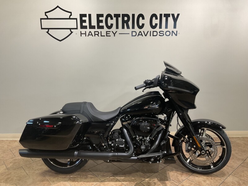 2025 Harley-Davidson<sup>®</sup> Street Glide® Vivid Black FLHX
