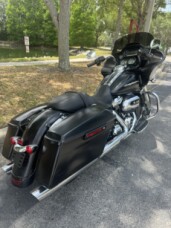 2017 Harley-Davidson<sup>®</sup> Road Glide<sup>®</sup> Special thumb 3