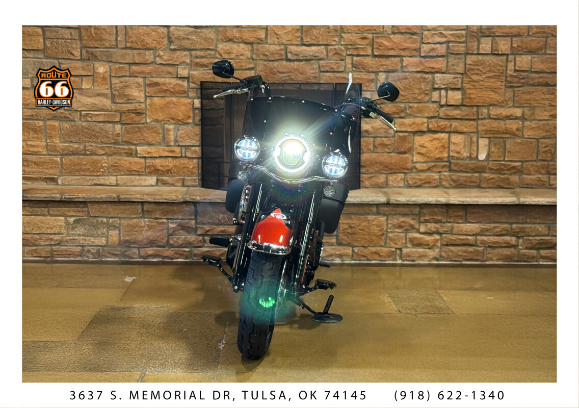 2025 Harley-Davidson Heritage Classic Whiskey Fire / Vivid Black w/Cast Wheels - Photo 2