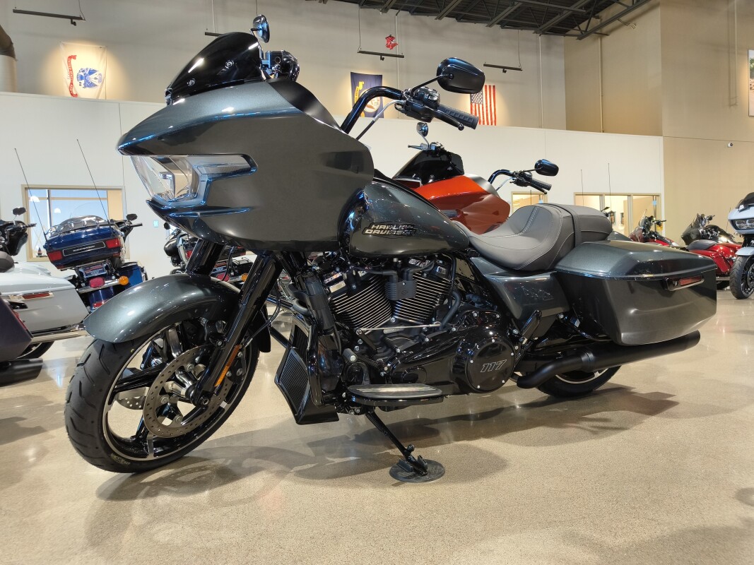 2025 Harley-Davidson Road Glide Iron Horse Metallic - Black Finish