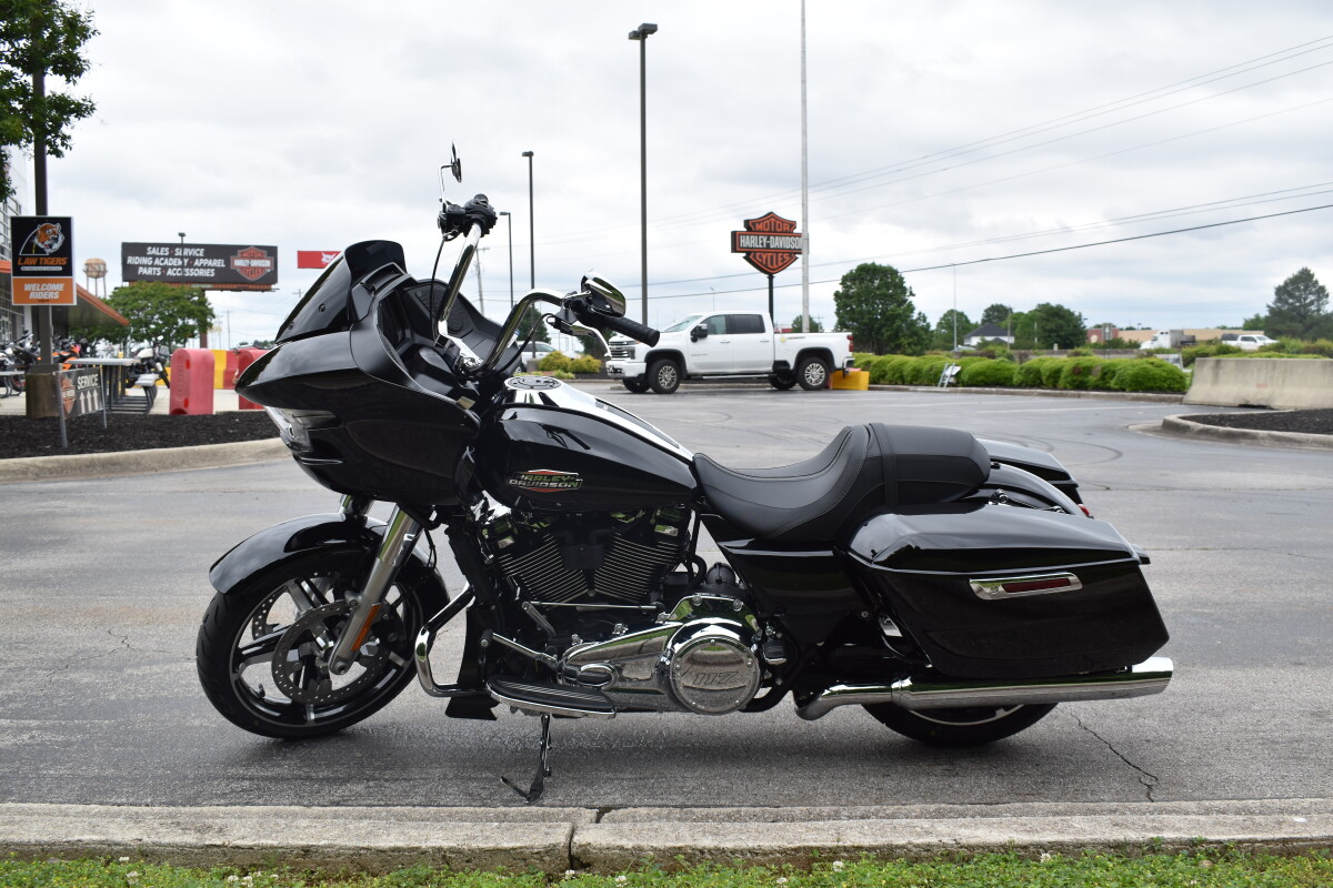 2025 Harley-Davidson Road Glide – Touring Bike with Attitude - Photo 5
