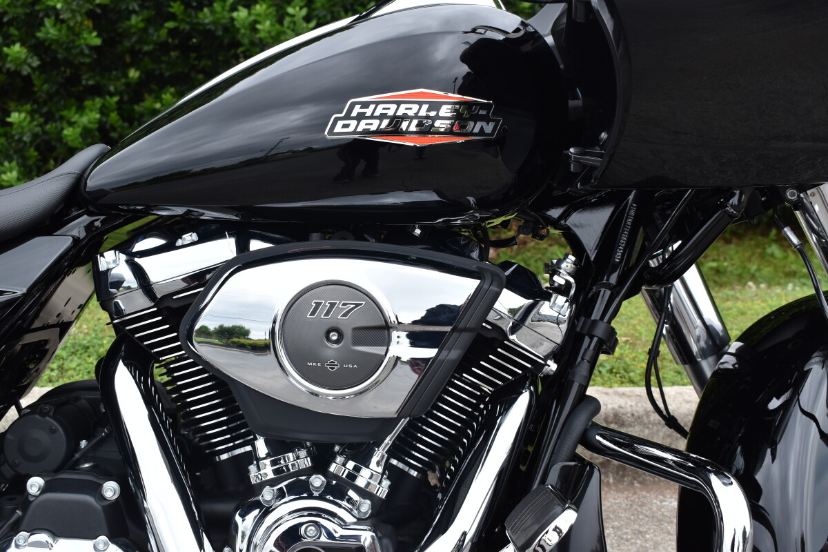 2025 Harley-Davidson Road Glide – Touring Bike with Attitude - Photo 10