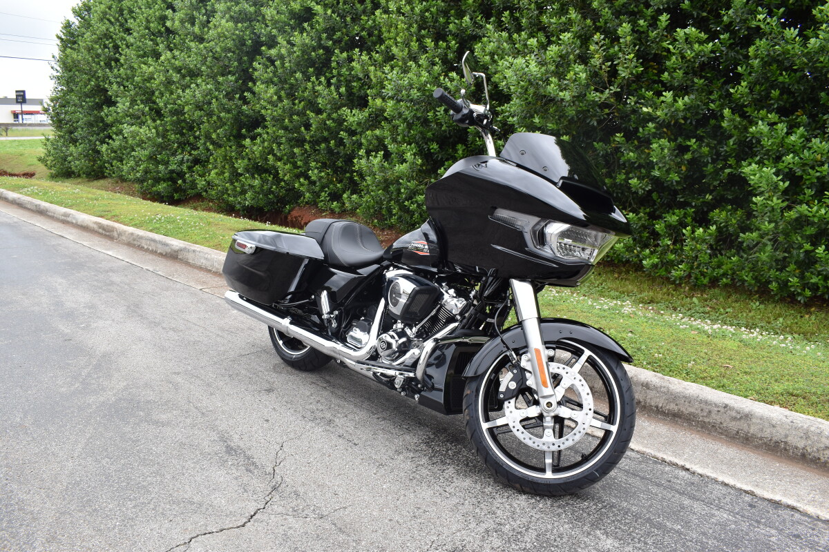 2025 Harley-Davidson Road Glide – Touring Bike with Attitude - Photo 2
