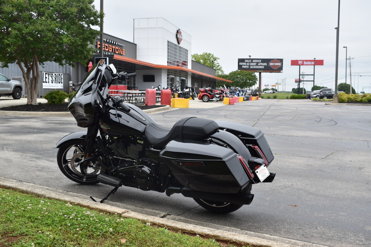 2025 Harley-Davidson Street Glide – Sleek Touring Cruiser - Photo 6