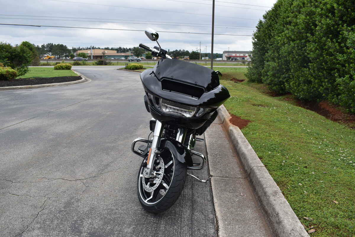 2025 Harley-Davidson Road Glide – Touring Bike with Attitude - Photo 3