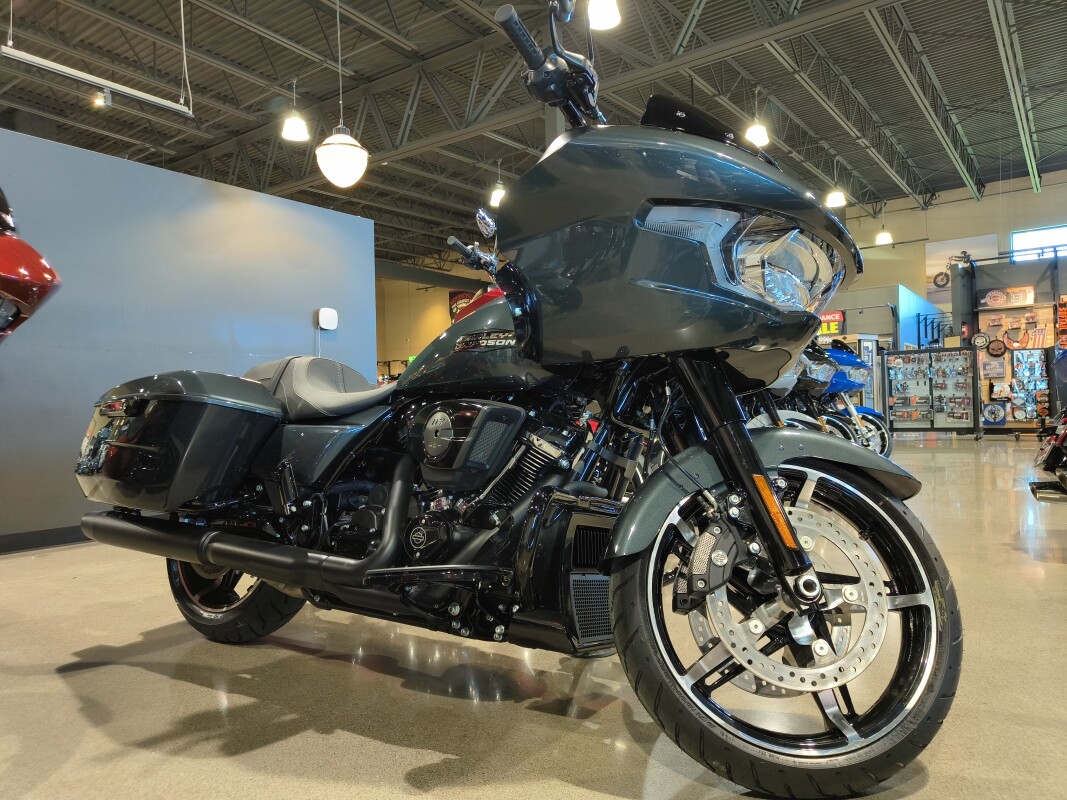 2025 Harley-Davidson Road Glide Iron Horse Metallic - Black Finish - Photo 2