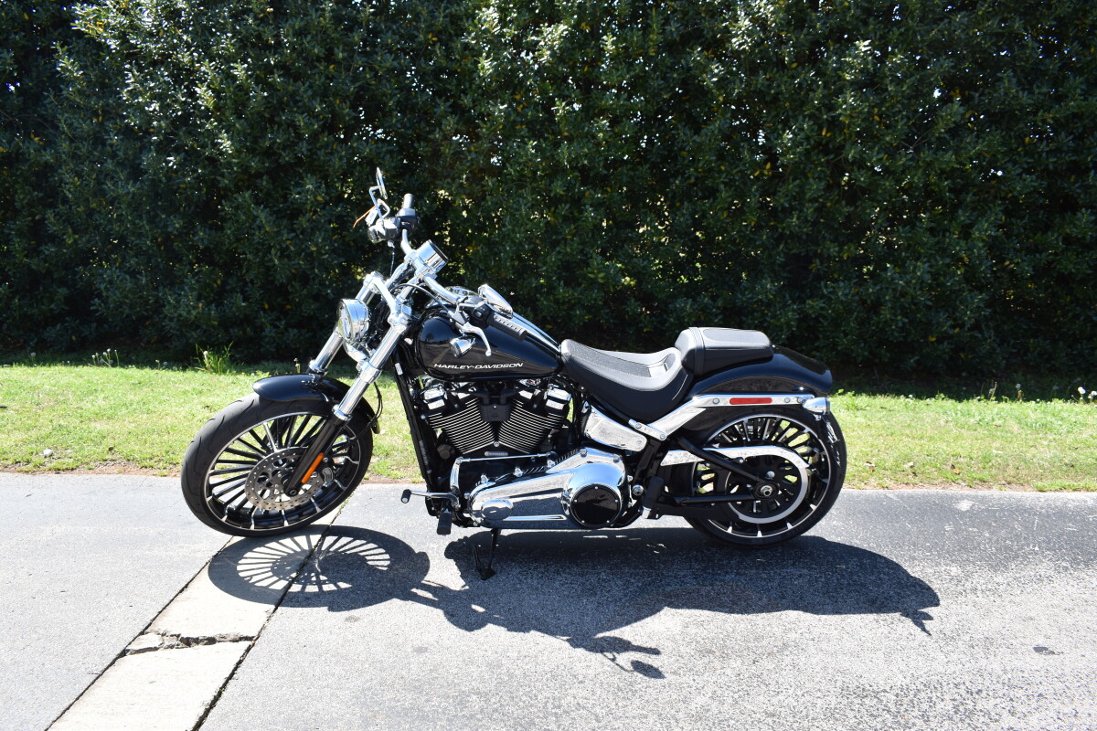 2025 Harley-Davidson Breakout – High-Performance Muscle Cruiser