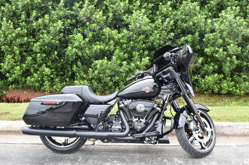 2025 Harley-Davidson Street Glide – Sleek Touring Cruiser