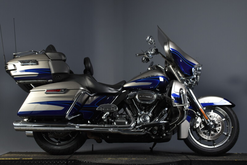2017 Harley-Davidson® CVO™ Limited FLHTKSE