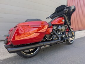 2025 Harley-Davidson<sup>®</sup> Street Glide® Whiskey Firestorm - Black Finish thumb 3