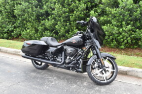 2025 Harley-Davidson Street Glide – Sleek Touring Cruiser thumb 3