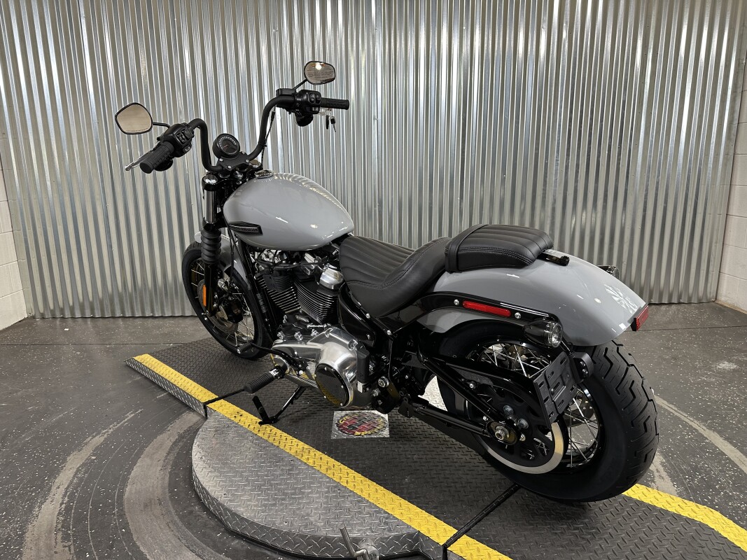 2025 Harley-Davidson Street Bob Billiard Grey w/Cast Wheels - Photo 6