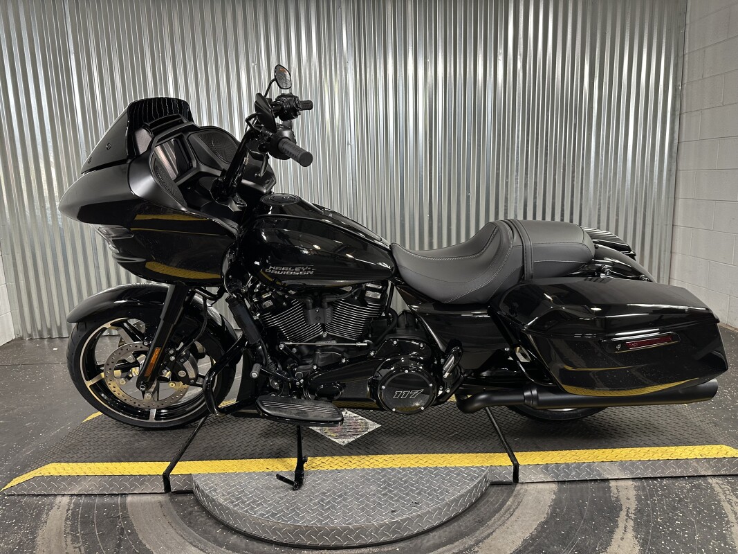 2025 Harley-Davidson Road Glide Vivid Black - Black Finish - Photo 5