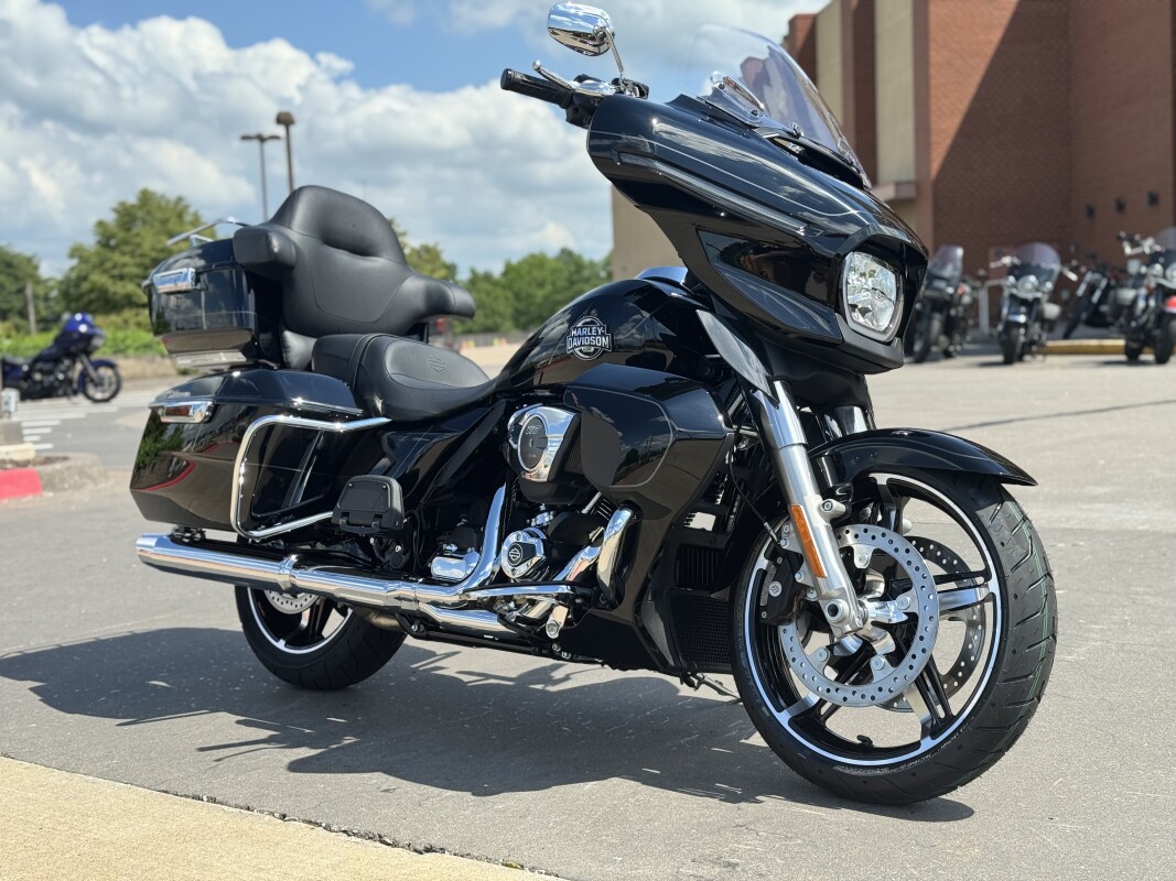 2025 Harley-Davidson Street Glide Ultra FLHXU Vivid Black 615766 - Photo 2