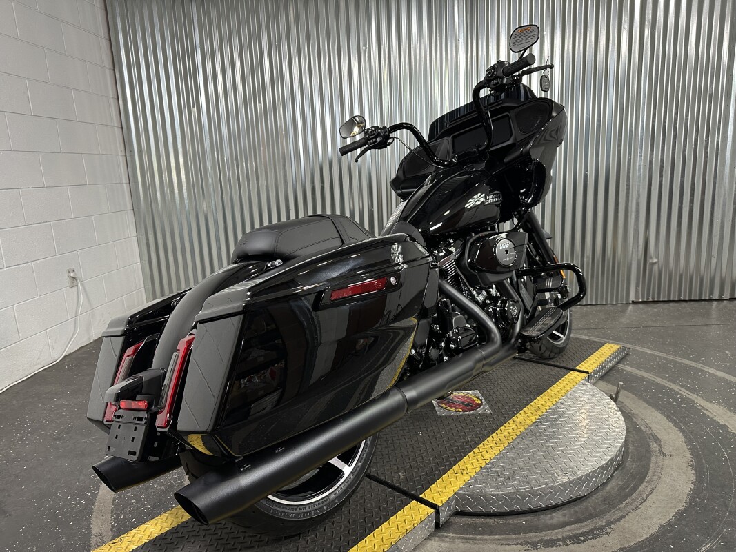 2025 Harley-Davidson Road Glide Vivid Black - Black Finish - Photo 8