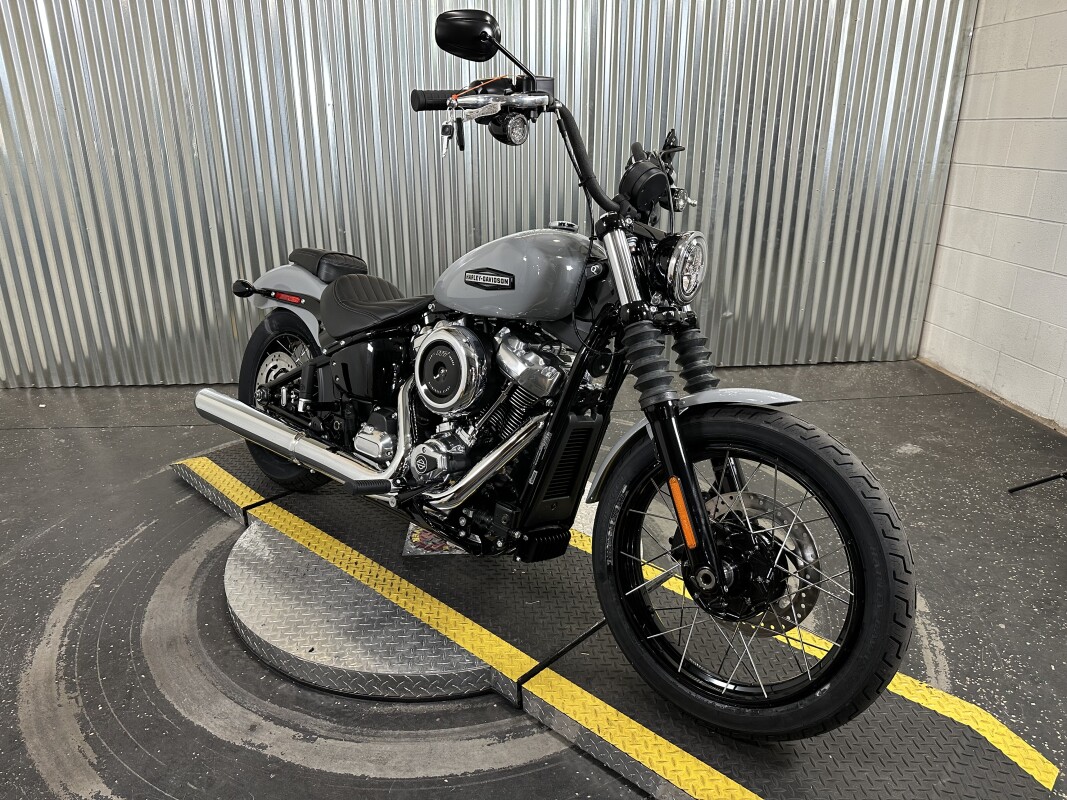 2025 Harley-Davidson Street Bob Billiard Grey w/Cast Wheels - Photo 2