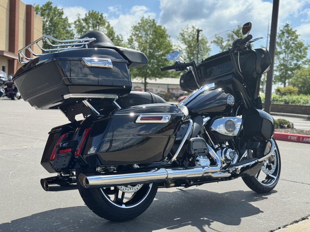 2025 Harley-Davidson Street Glide Ultra FLHXU Vivid Black 615766 - Photo 4