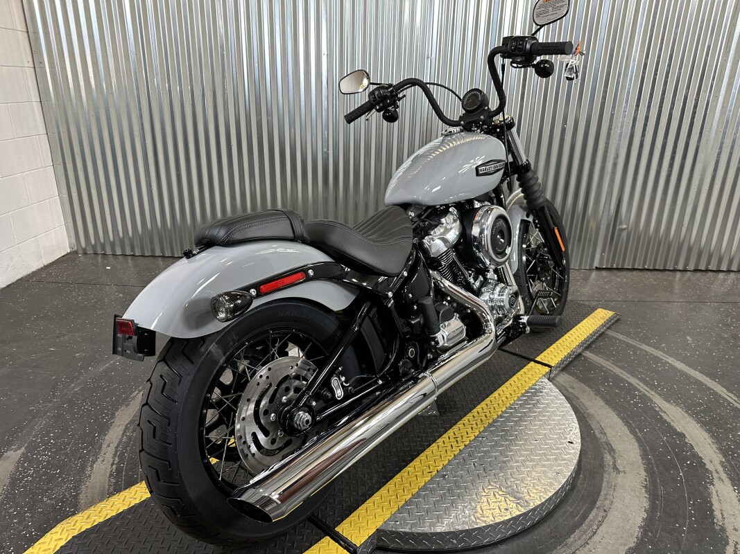 2025 Harley-Davidson Street Bob Billiard Grey w/Cast Wheels - Photo 8