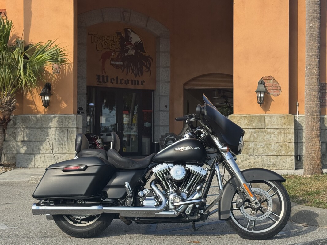Road King Classic(BLK)＆ Road Glide (WIN) Road King® Classic | Treasure Coast Harley-Davidson®