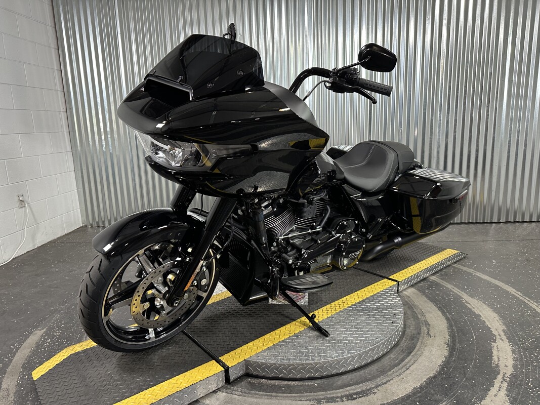 2025 Harley-Davidson Road Glide Vivid Black - Black Finish - Photo 4