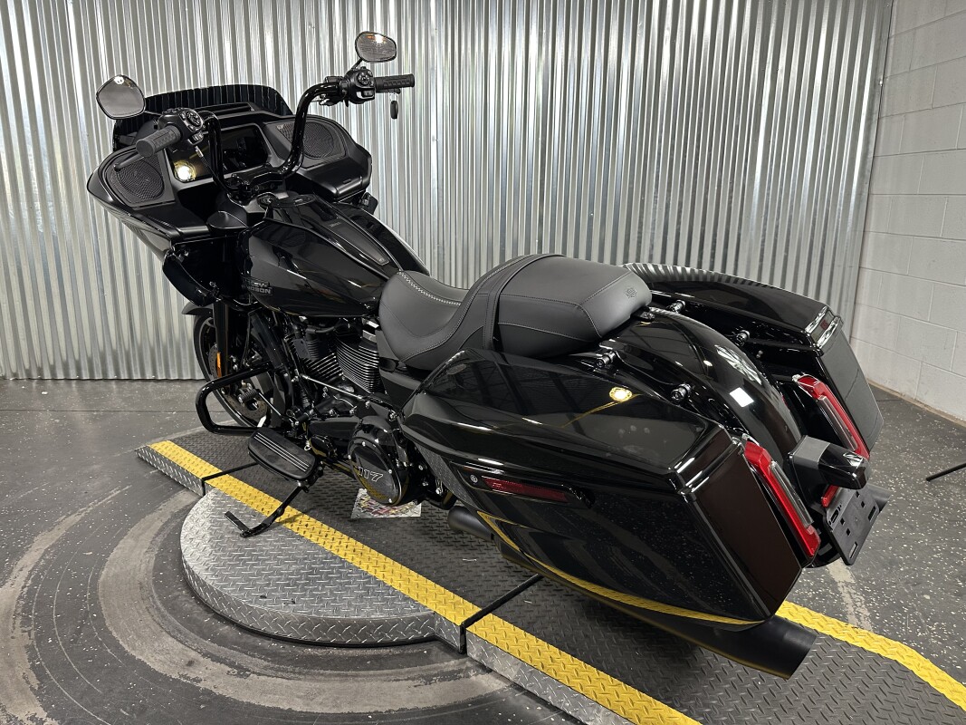 2025 Harley-Davidson Road Glide Vivid Black - Black Finish - Photo 6