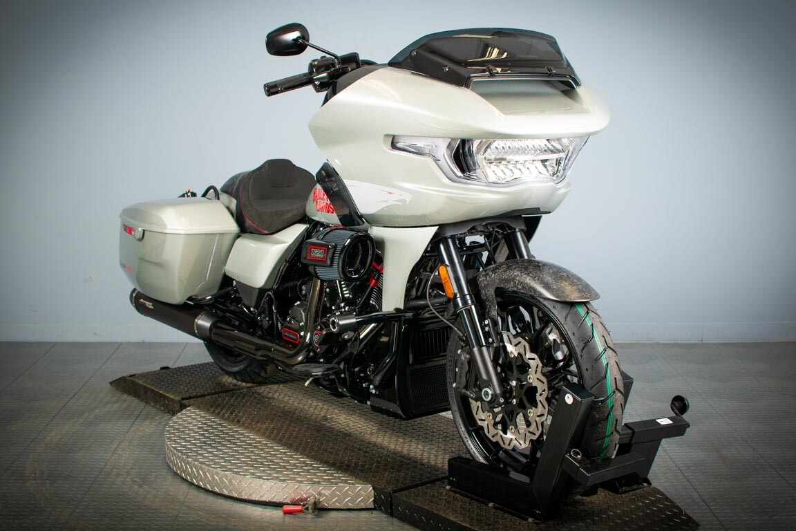 2025 Harley-Davidson CVO Road Glide ST FLTRXSTSE - Photo 2