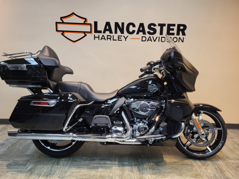 2025 Harley-Davidson<sup>®</sup> Street Glide® Ultra Vivid Black FLHXU