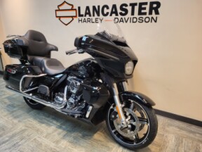 2025 Harley-Davidson<sup>®</sup> Street Glide® Ultra Vivid Black FLHXU thumb 0