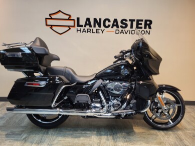 2025 Harley-Davidson<sup>®</sup> Street Glide® Ultra Vivid Black FLHXU