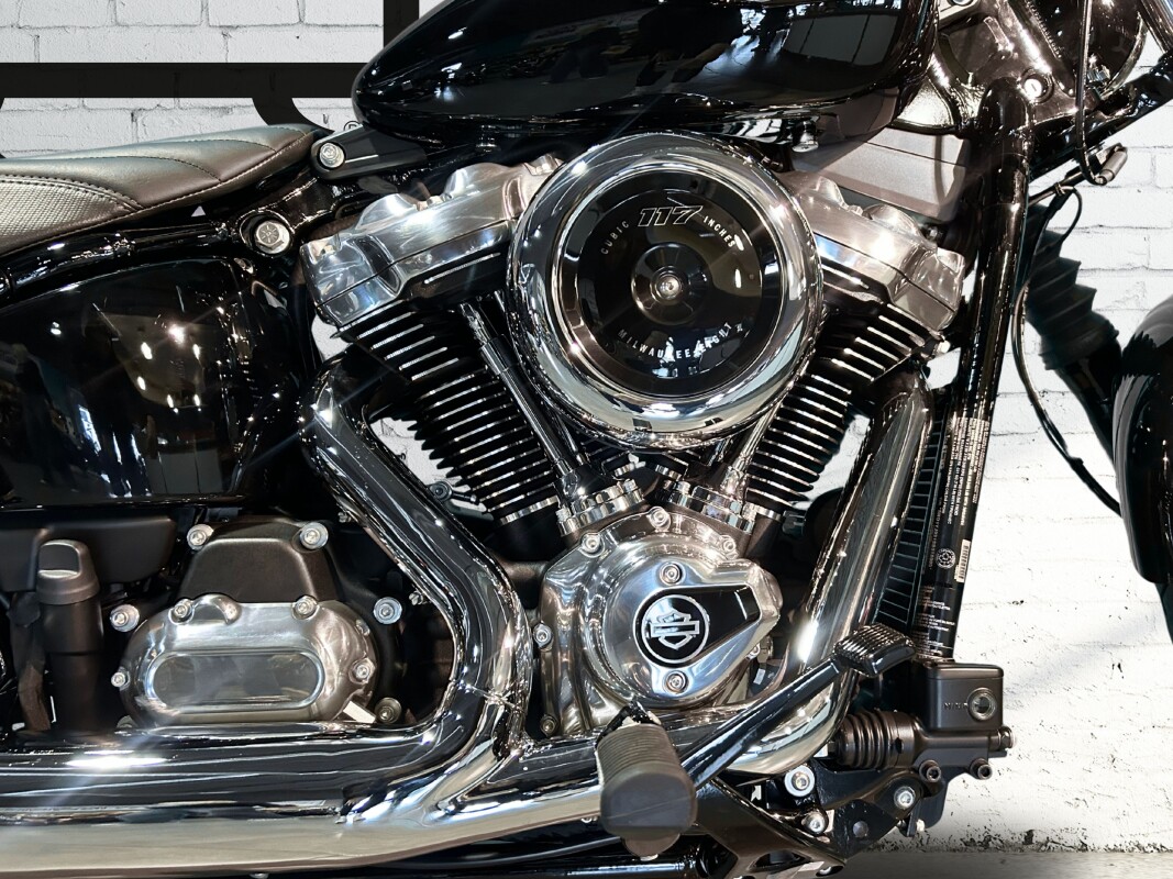 2025 Harley-Davidson Street Bob Vivid Black - Photo 4