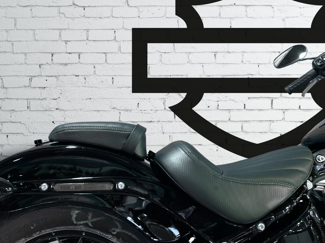 2025 Harley-Davidson Street Bob Vivid Black - Photo 6