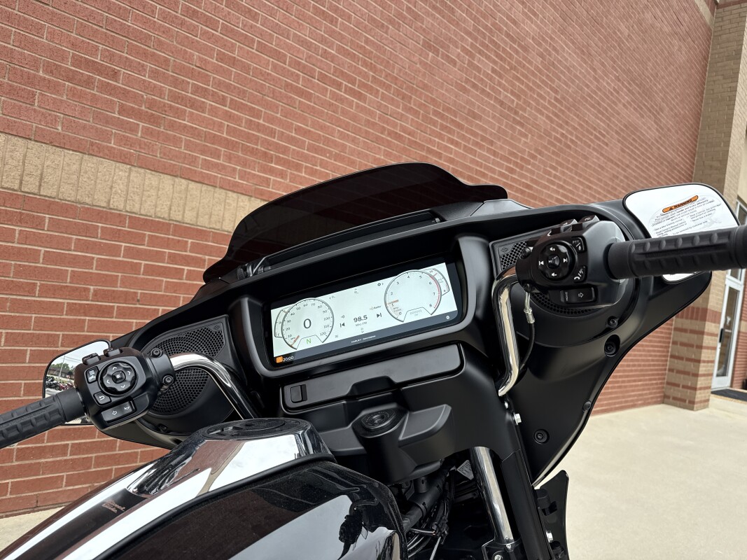 FLHX 2025 Street Glide - Photo 5